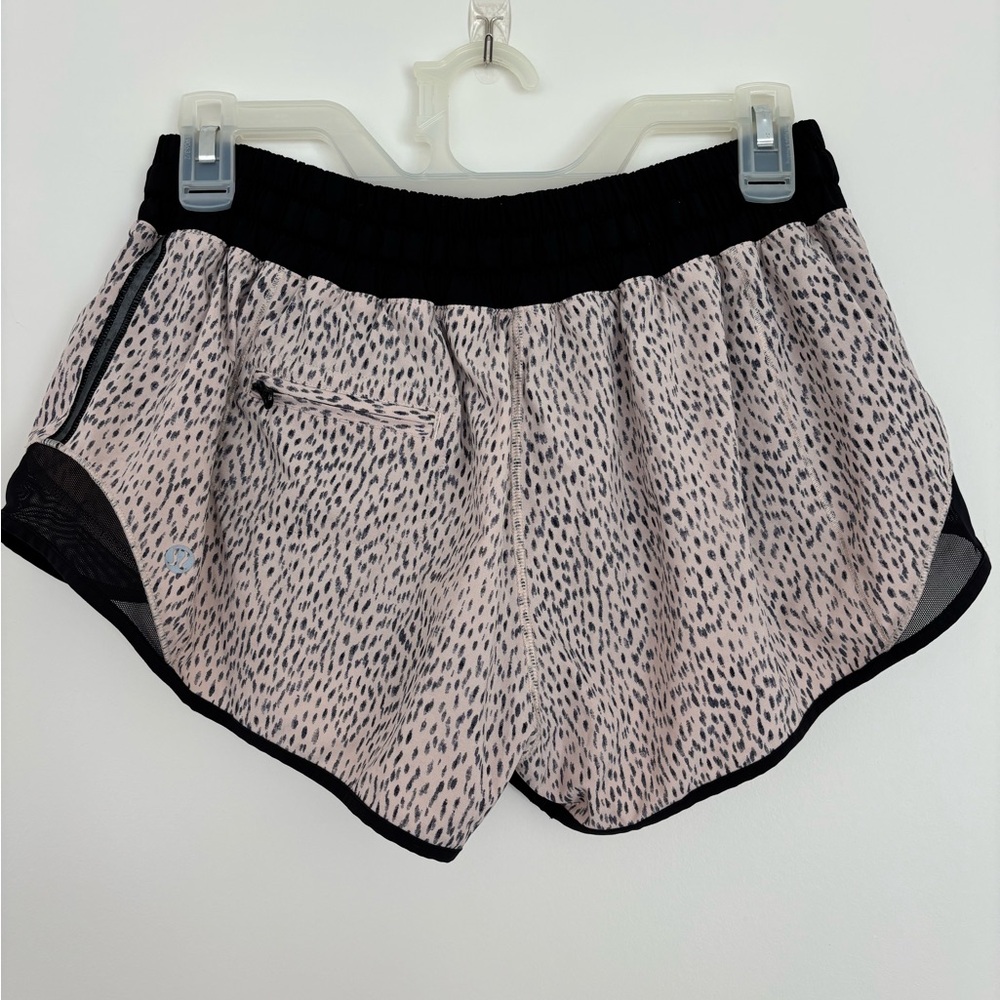 Lululemon Hottie Hot Shorts - Picture 2 of 5